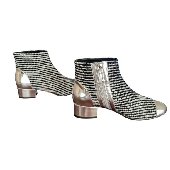 Chanel Tweed Ankle Boots Silver Black Interlocking CC Logo Cap Toe Size 7 37.5 - Picture 5 of 11